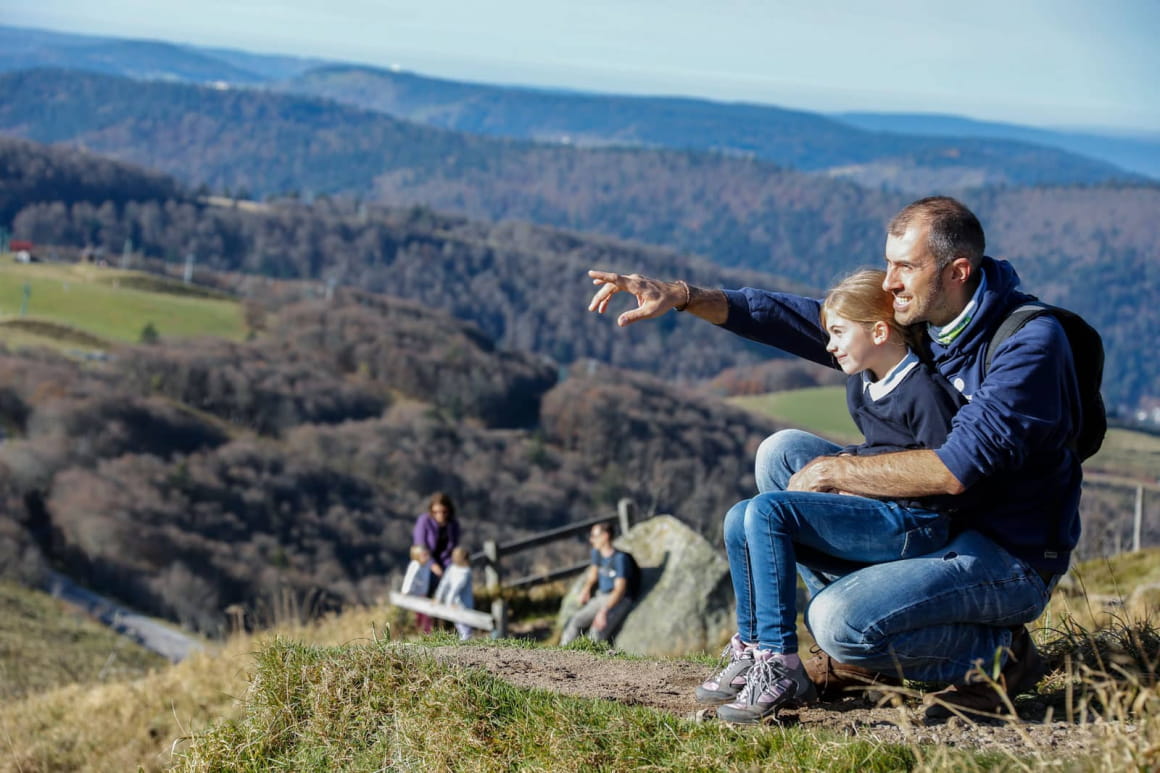 La marche à pied en famille sur la route des crêtes