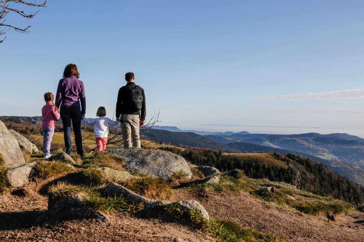 Randonnée en famille sur la route des crêtes