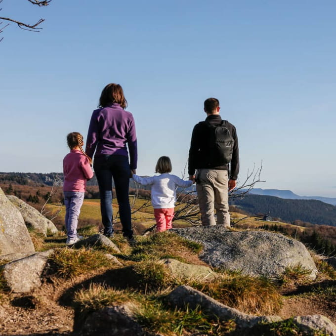 Randonnée en famille sur la route des crêtes
