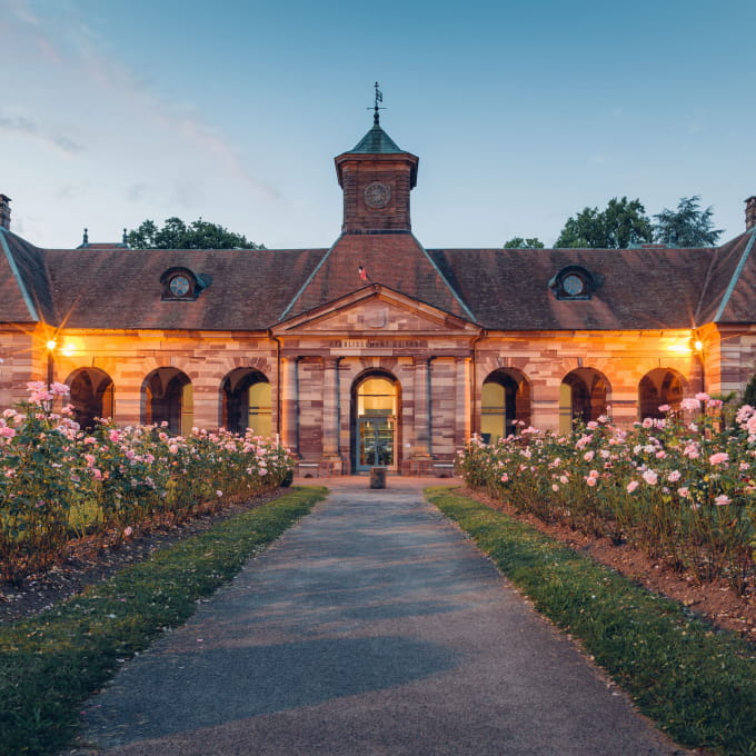 Thermes de Luxeuil à la tombée de la nuit