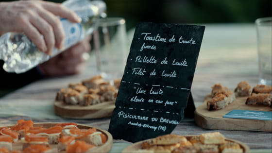 Gastronomie Vosges du Sud apéritif au bord de l'étang expérience petits sentiers animés