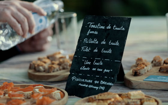 Gastronomie Vosges du Sud apéritif au bord de l'étang expérience petits sentiers animés