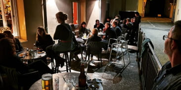 Domino's bar