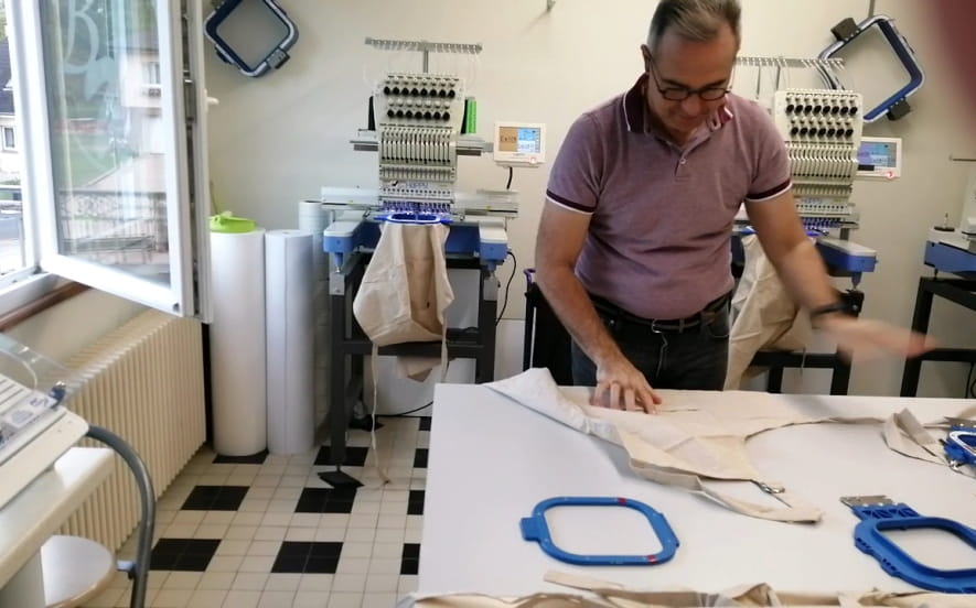 Visite d'un atelier de broderie et de personnalisation textile