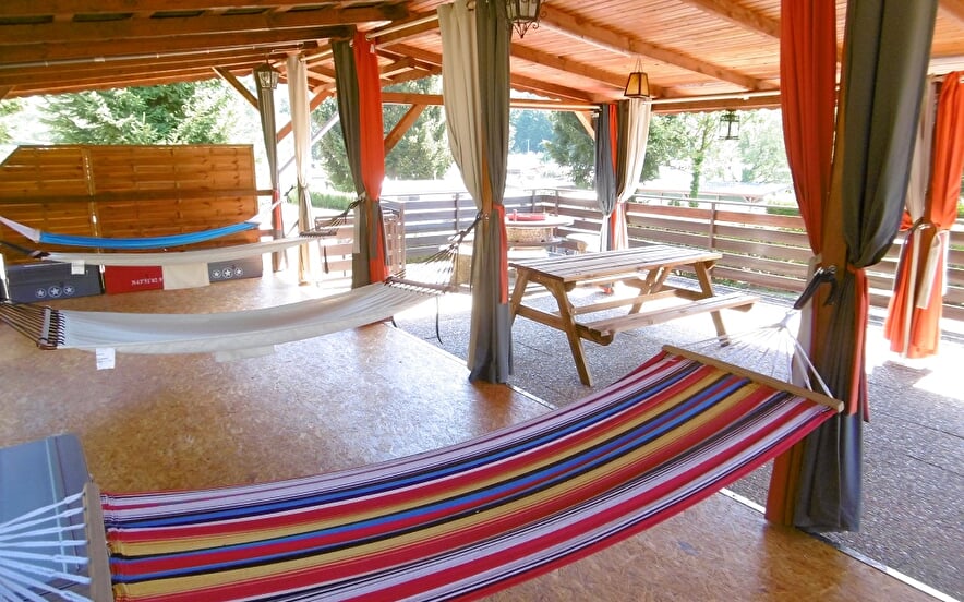 Carbet aux hamacs du camping du muhlenbach