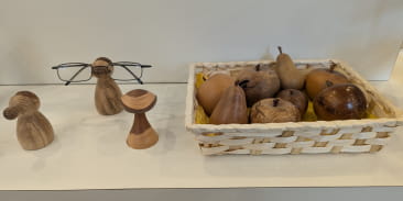 Tournage artisanal d'objets en bois