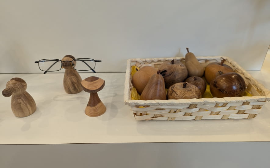 Tournage artisanal d'objets en bois