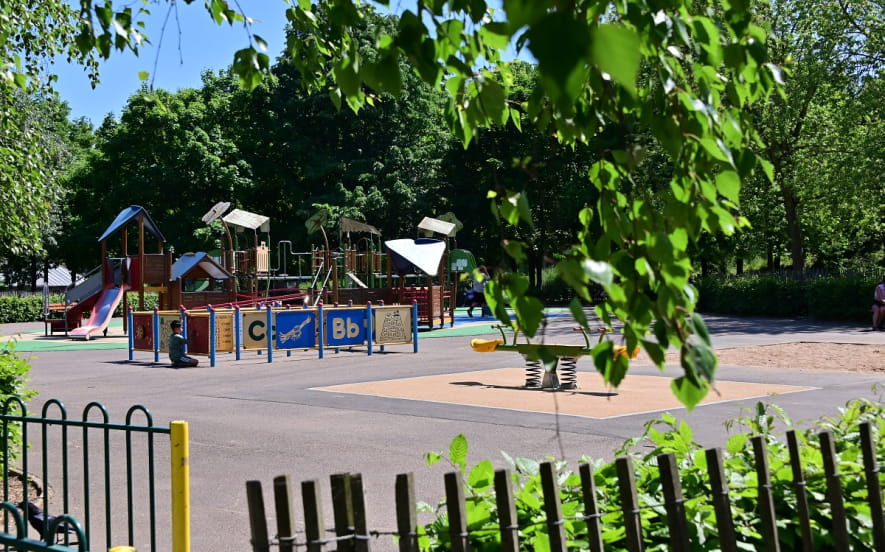 Aire de jeux enfants - Plan d'eau et bords de Moselle