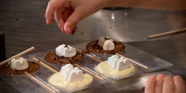 Choco'chups : Atelier de fabrication de sucettes en chocolat