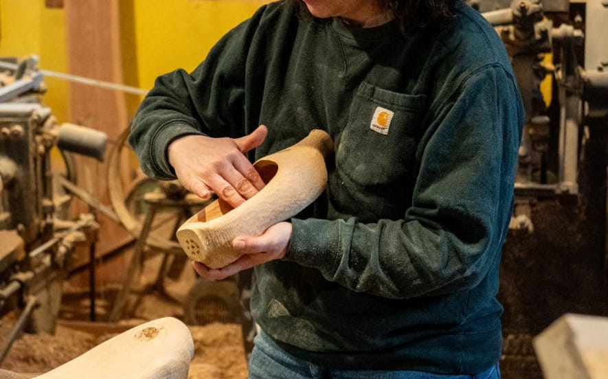 Immersion dans un savoir-faire ancestral à la Saboterie Haeberlé
