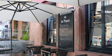 Le restaurant de la place