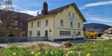 Appartement 6 personnes - Gîte Gentiane - Jardin en bord de ruisseau