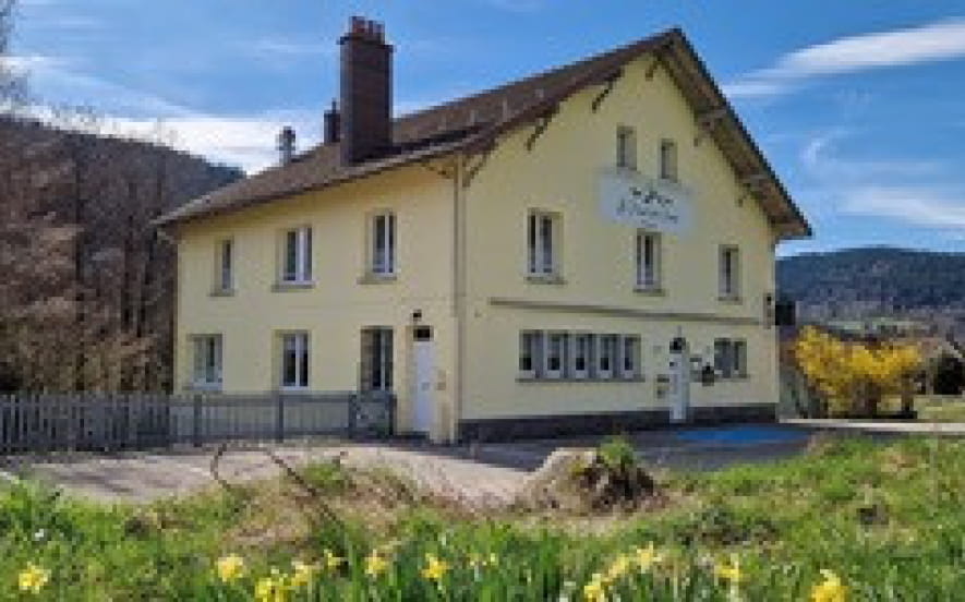 Appartement 6 personnes - Gîte Gentiane - Jardin en bord de ruisseau