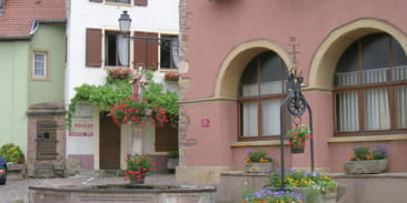Fontaine et puits à Westhalten