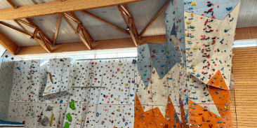 mur d'escalade artificiel
