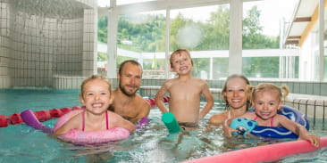 JE DÉCOUVRE LES JOIES DE L'EAU EN FAMILLE
