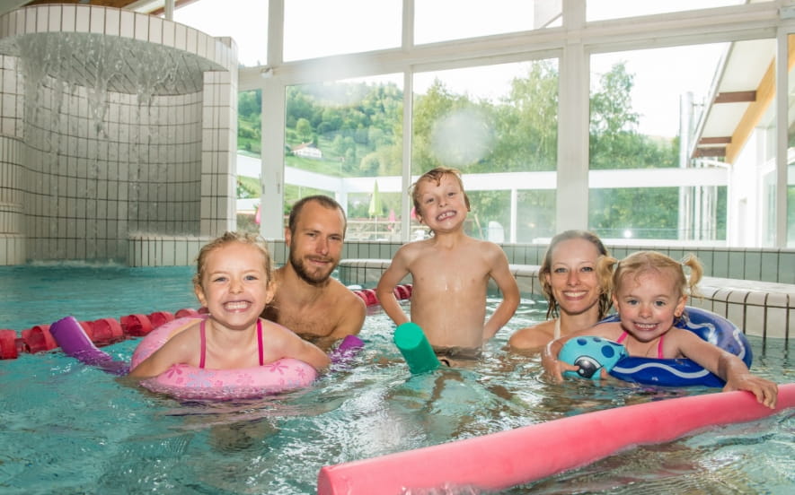JE DÉCOUVRE LES JOIES DE L'EAU EN FAMILLE