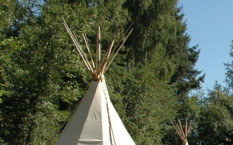 Gîte rural camp amérindien Croc-Blanc