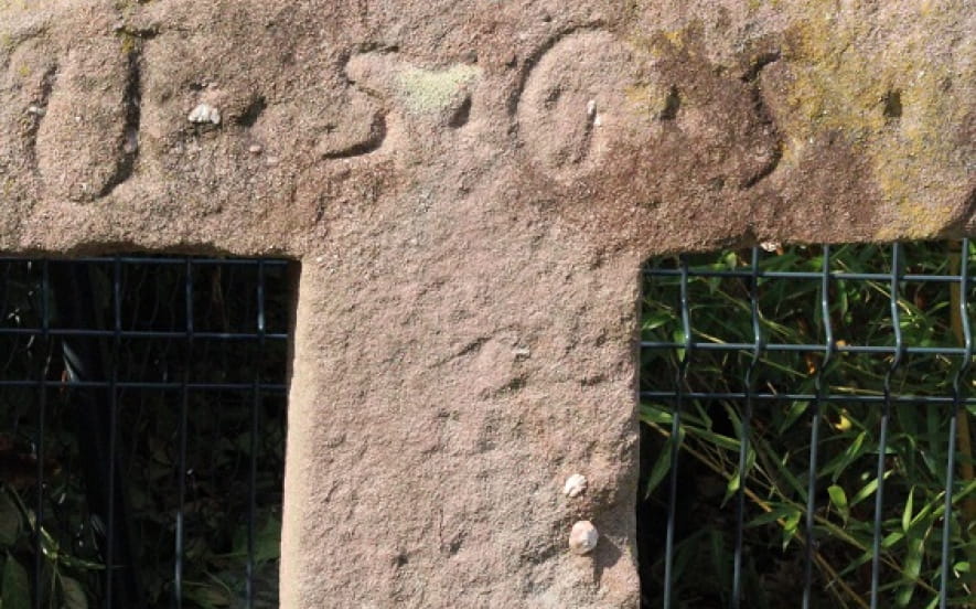 Croix rurale monolithe en grès de 1565