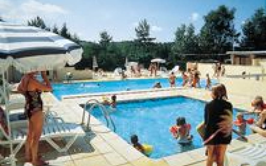 Locations au Camping les Pinasses