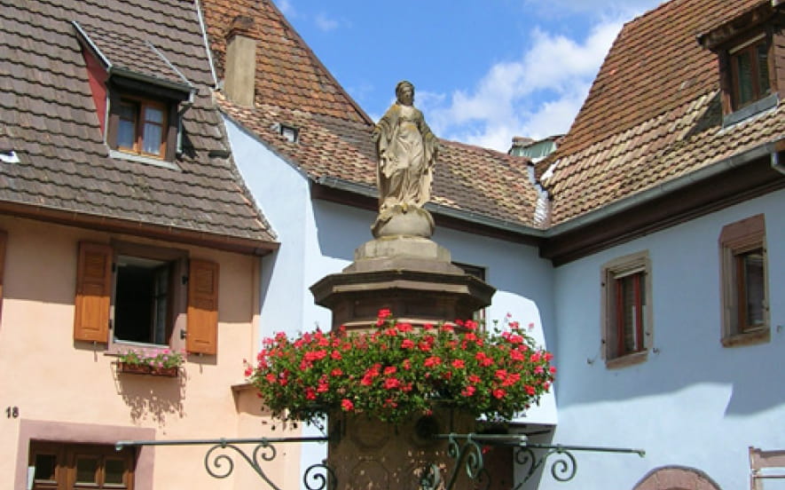 Fontaine de la Vierge à Gueberschwihr