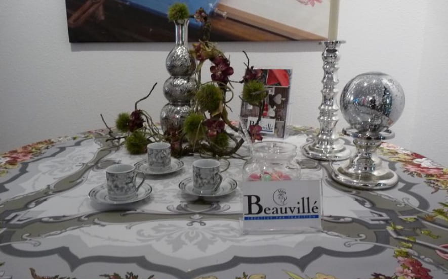 Exposition : tables de fête décorées par Beauvillé